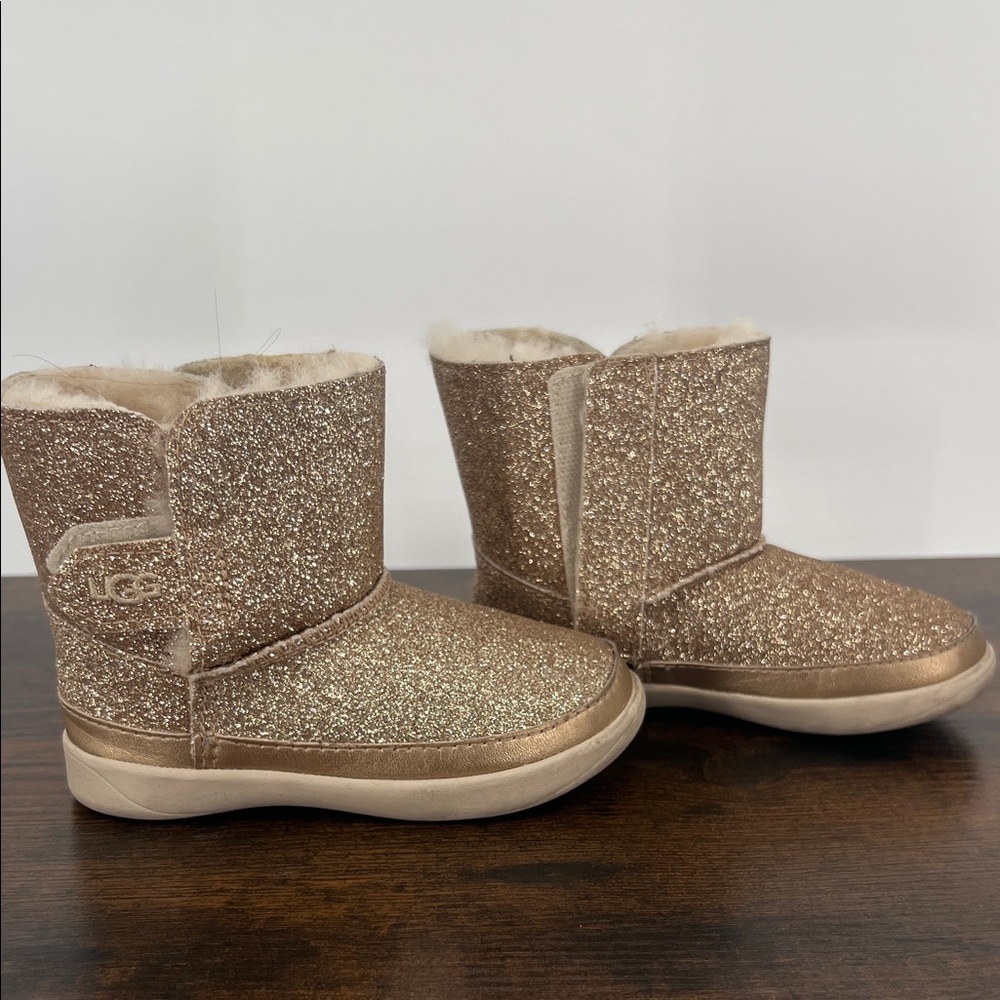 UGG Toddler Classic Short Gold Glitter Boots Size 7